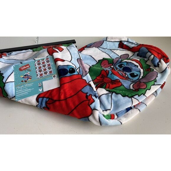 Disney Stitch Christmas Holiday Throw Blanket 50”x70” Wreath Santa Hat Scarf NEW - Picture 3 of 13